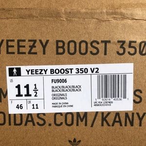 SOLD!      Yeezy Boost 350 V2 Black Non Reflective